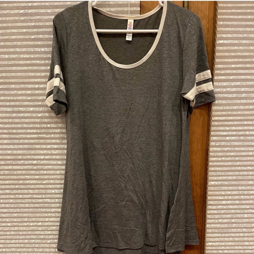 LuLaRoe Gray and White Short Sleeve Tee